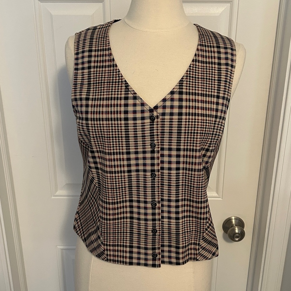 Cabi 5018 size medium Sleeveless lined Plaid gold Button-Front Women’s Top NWOT